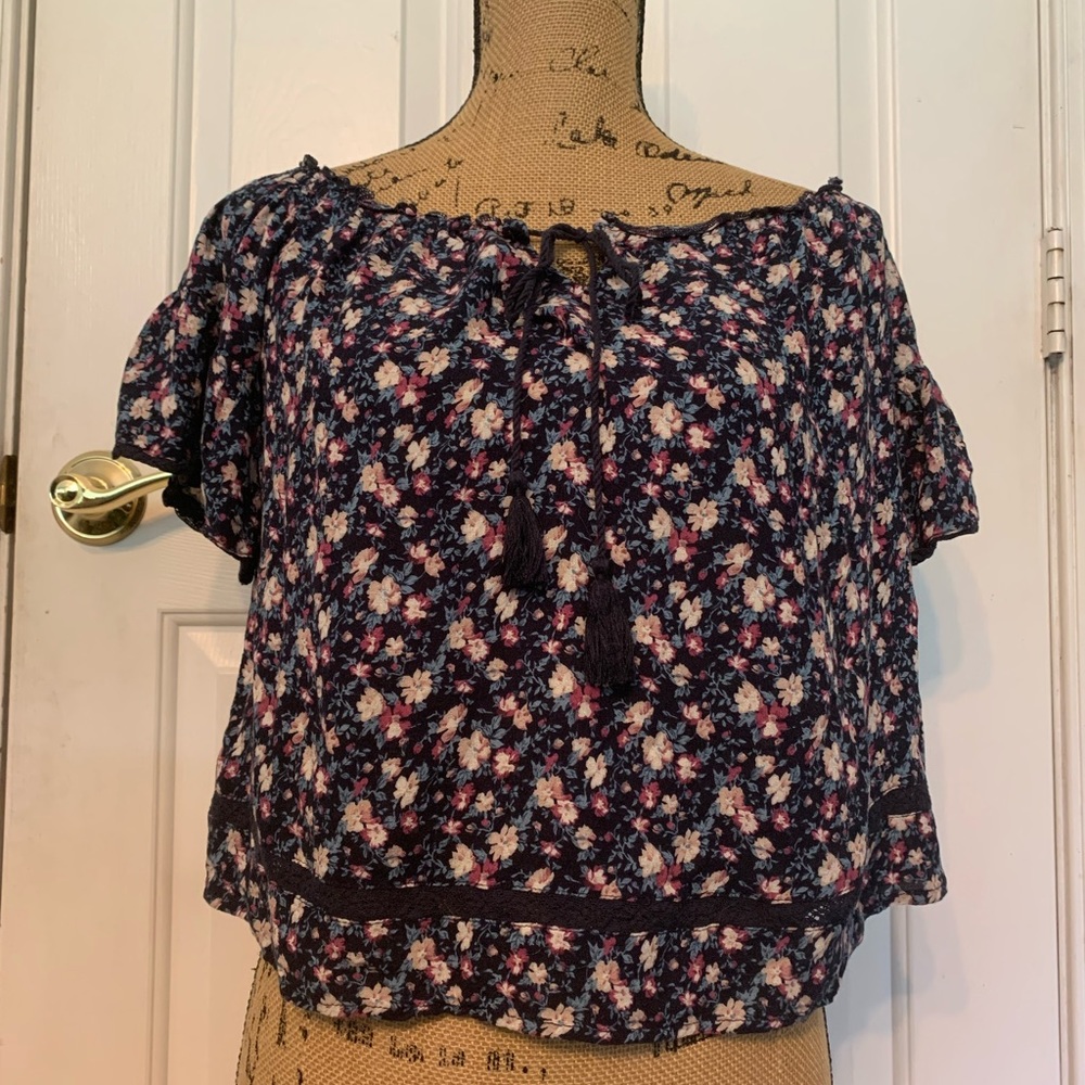 Cute American Eagle womens shirt size S